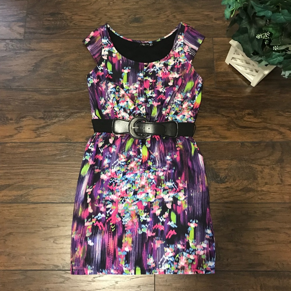 Summer dress with belt